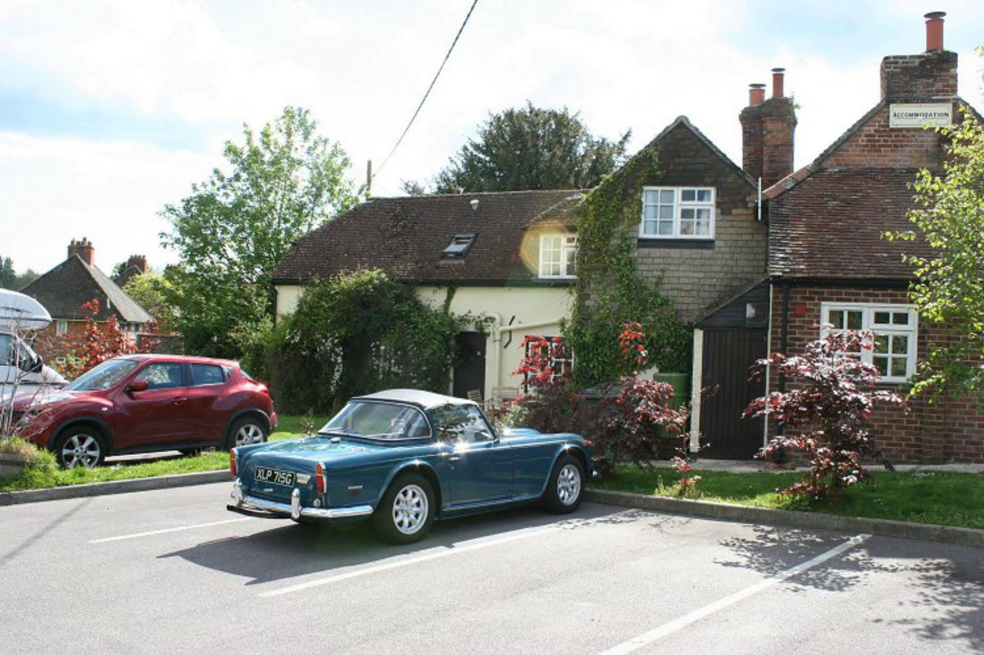 The Carpenters Arms Hotel Newbury  Exterior photo